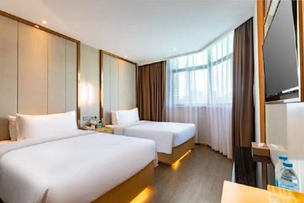 瀘西鑫裕酒店(錦輝廣場(chǎng)店)