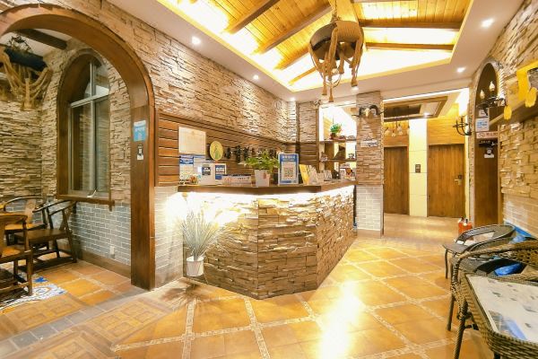 小背簍民宿(張家界天門(mén)山索道店)