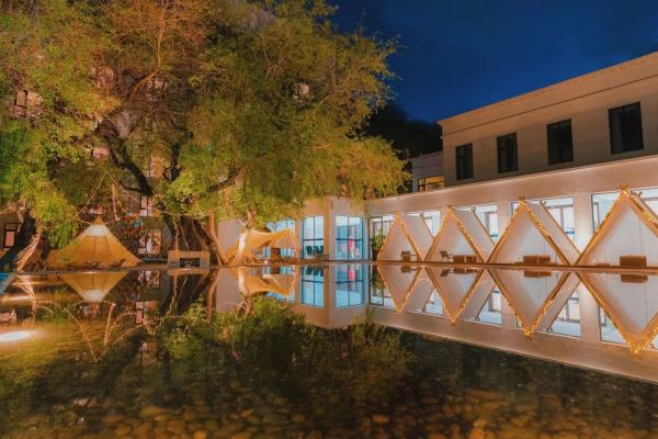 拉薩平措康桑自駕圣地富氧國(guó)際度假酒店